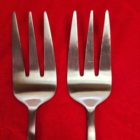 Oneida Cold Meat Serving Forks Mooncrest Pattern 8" Set of 2 - Picture 3 of 9